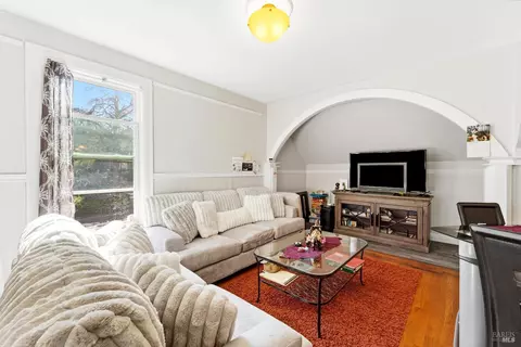 Living - 844 Kentucky St, Vallejo, CA 94590 photo 1 of 5