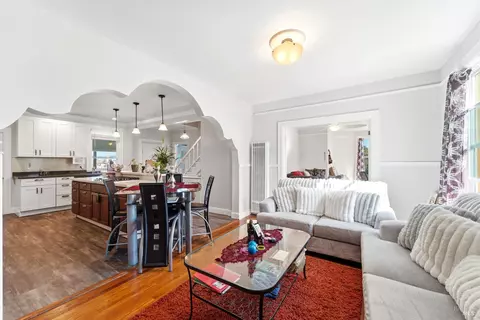 Living - 844 Kentucky St, Vallejo, CA 94590 photo 2 of 5