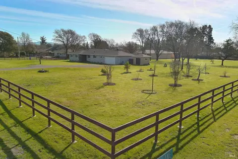 4782 Hall Rd, Santa Rosa, CA 95401