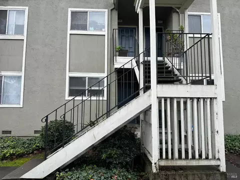 718 Santa Alicia Dr, Rohnert Park, CA 94928