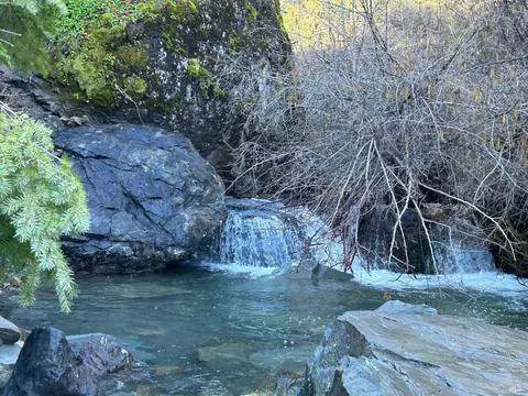 9000 Spyrock Rd, Laytonville, CA 95454