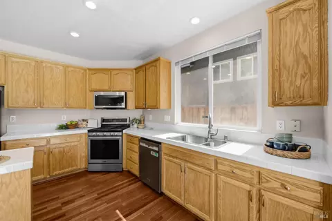Kitchen - 1833 Roseleaf Dr, Fairfield, CA 94534 photo 4 of 5