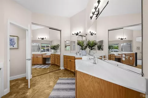 Bath - 1833 Roseleaf Dr, Fairfield, CA 94534 photo 4 of 6
