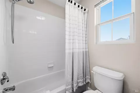 Bath - 1833 Roseleaf Dr, Fairfield, CA 94534 photo 2 of 6
