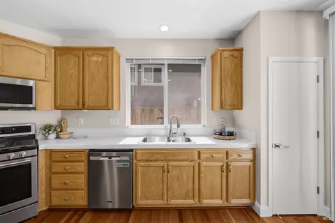 Kitchen - 1833 Roseleaf Dr, Fairfield, CA 94534 photo 3 of 5