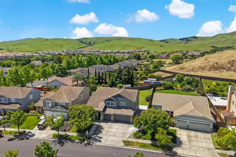 View/Area - 1833 Roseleaf Dr, Fairfield, CA 94534 photo 3 of 14