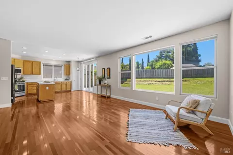 Living - 1833 Roseleaf Dr, Fairfield, CA 94534 photo 6 of 7
