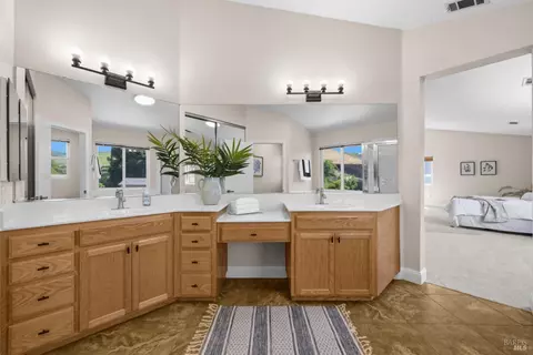 Bath - 1833 Roseleaf Dr, Fairfield, CA 94534 photo 6 of 6
