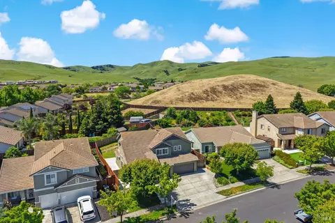 View/Area - 1833 Roseleaf Dr, Fairfield, CA 94534 photo 2 of 14
