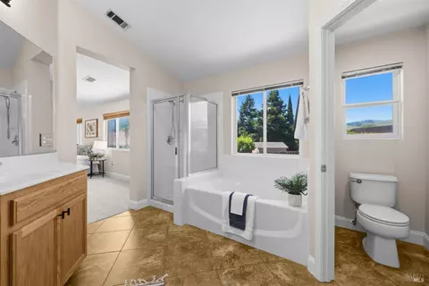 Bath - 1833 Roseleaf Dr, Fairfield, CA 94534 photo 5 of 6