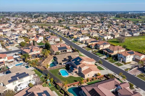 View/Area - 685 Elderberry Loop, Vacaville, CA 95688 photo 3 of 5