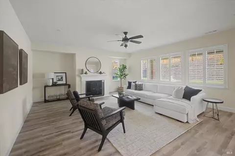 Living - 685 Elderberry Loop, Vacaville, CA 95688 photo 2 of 4