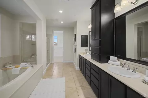 Bath - 685 Elderberry Loop, Vacaville, CA 95688 photo 3 of 5
