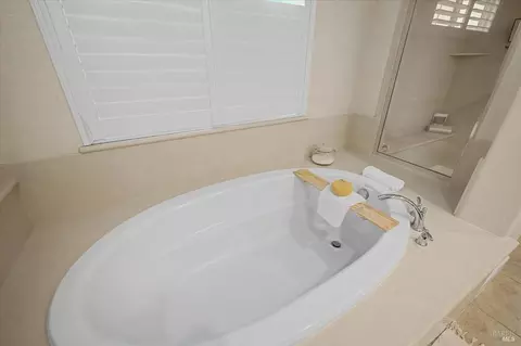 Bath - 685 Elderberry Loop, Vacaville, CA 95688 photo 4 of 5