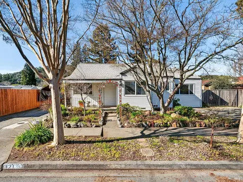 321 Roosevelt St, Napa, CA 94558