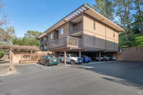 96 Forest Ln, San Rafael, CA 94903