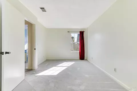 Bedroom - 8356 Windmill Farms Dr, Cotati, CA 94931 photo 2 of 6
