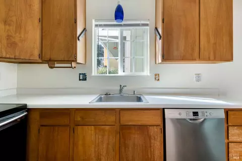 Kitchen - 8356 Windmill Farms Dr, Cotati, CA 94931 photo 2 of 2