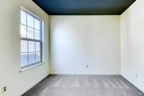 Bedroom - 8356 Windmill Farms Dr, Cotati, CA 94931 photo 5 of 6