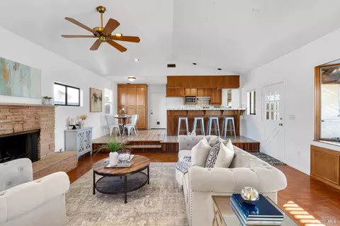 Living - 1179 Oakwood Ave, Vallejo, CA 94591 photo 4 of 6