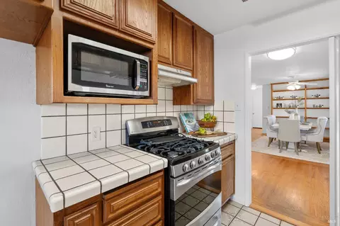 Kitchen - 1179 Oakwood Ave, Vallejo, CA 94591 photo 5 of 6