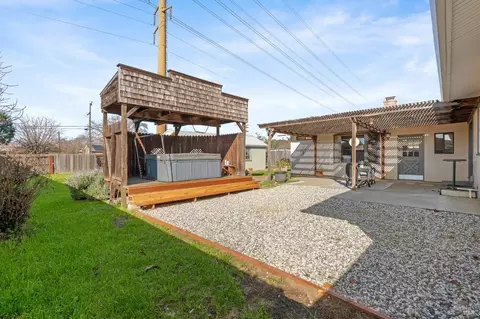 Exterior - 1179 Oakwood Ave, Vallejo, CA 94591 photo 5 of 9