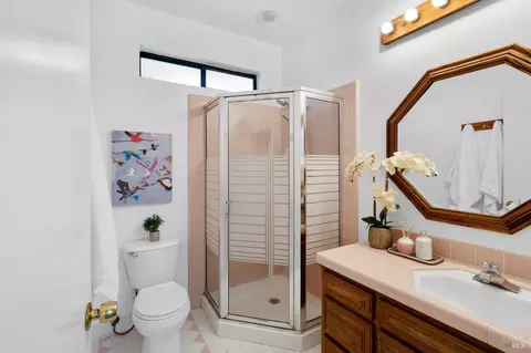 Bath - 1179 Oakwood Ave, Vallejo, CA 94591 photo 1 of 5
