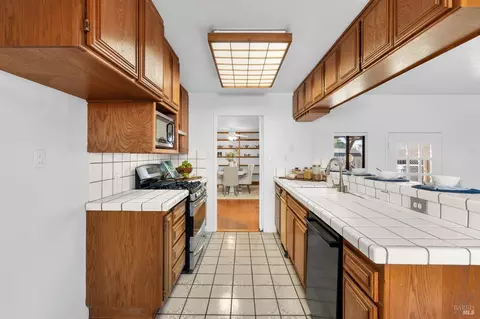 Kitchen - 1179 Oakwood Ave, Vallejo, CA 94591 photo 1 of 6