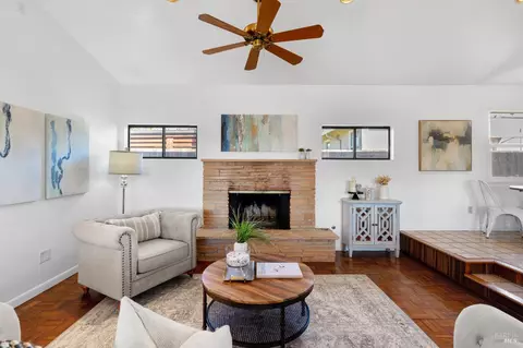 Living - 1179 Oakwood Ave, Vallejo, CA 94591 photo 3 of 6