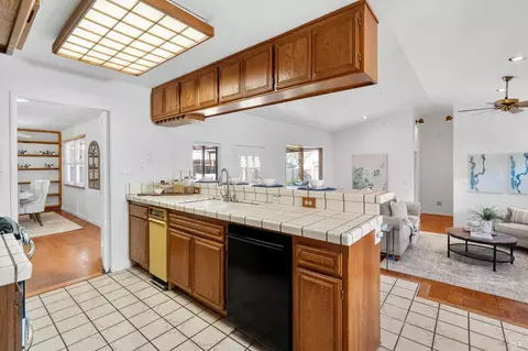 Kitchen - 1179 Oakwood Ave, Vallejo, CA 94591 photo 3 of 6