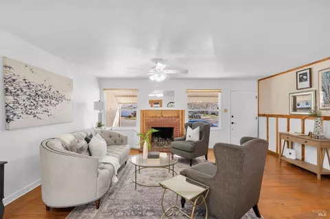 Living - 1179 Oakwood Ave, Vallejo, CA 94591 photo 2 of 6