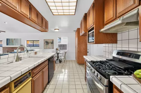 Kitchen - 1179 Oakwood Ave, Vallejo, CA 94591 photo 2 of 6