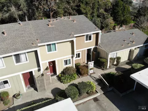 580 Santa Alicia Dr, Rohnert Park, CA 94928