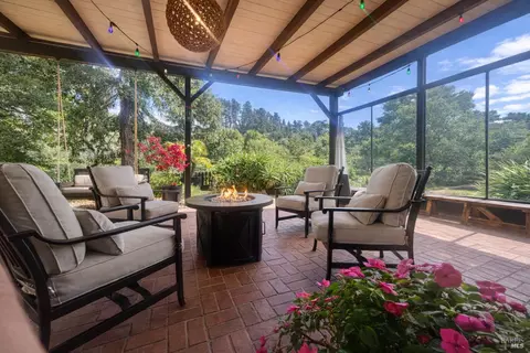 3990 Fairway Ave, Oakland, CA 94605
