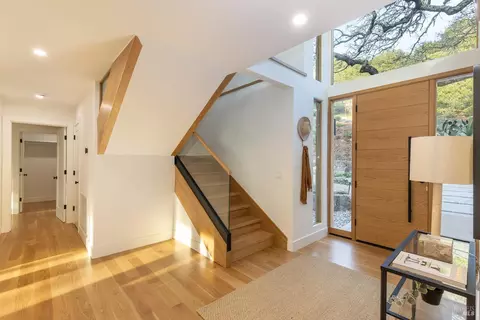 Entry Way - 559 E Spring St, Napa, CA 94559 photo 3 of 6