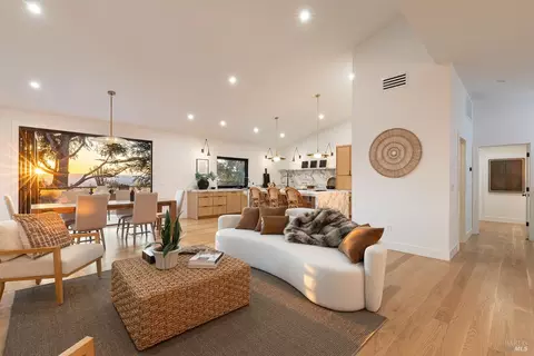 559 E Spring St, Napa, CA 94559