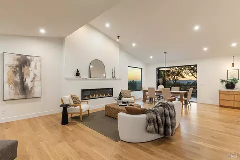 Living - 559 E Spring St, Napa, CA 94559 photo 1 of 3