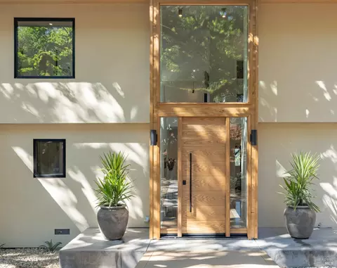 Entry Way - 559 E Spring St, Napa, CA 94559 photo 5 of 6