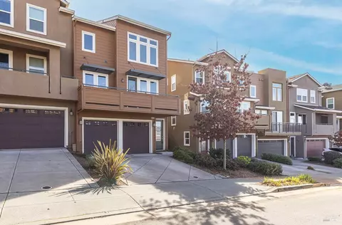 417 Jacquelyn Ln, Petaluma, CA 94952