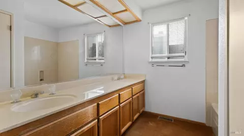 Bath - 22 Brighton Dr, Vallejo, CA 94591 photo 2 of 4