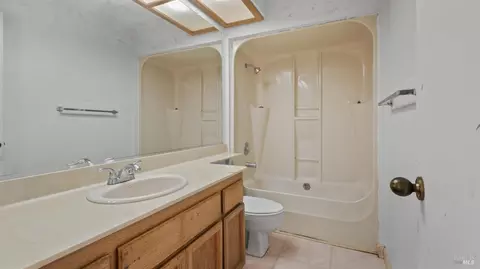 Bath - 22 Brighton Dr, Vallejo, CA 94591 photo 4 of 4