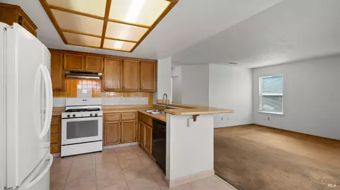 Living - 22 Brighton Dr, Vallejo, CA 94591 photo 9 of 9