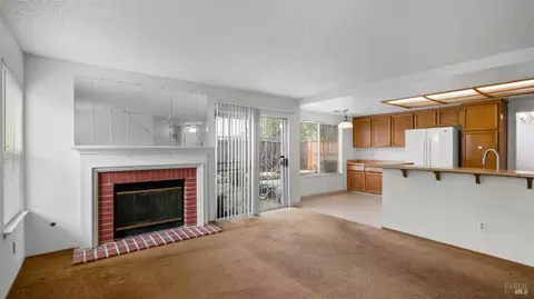 Living - 22 Brighton Dr, Vallejo, CA 94591 photo 6 of 9