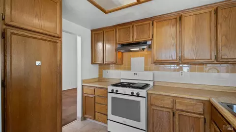 Kitchen - 22 Brighton Dr, Vallejo, CA 94591 photo 5 of 6