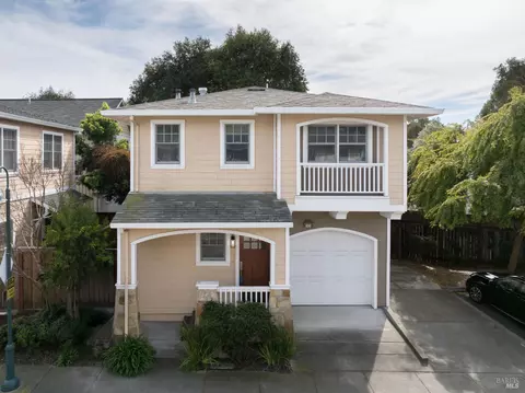 930 Martin Cir, Petaluma, CA 94952