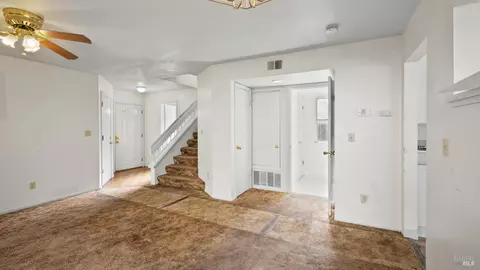 Living - 157 James River Rd, Vallejo, CA 94591 photo 3 of 5