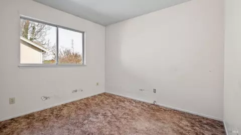 Bedroom - 157 James River Rd, Vallejo, CA 94591 photo 7 of 8