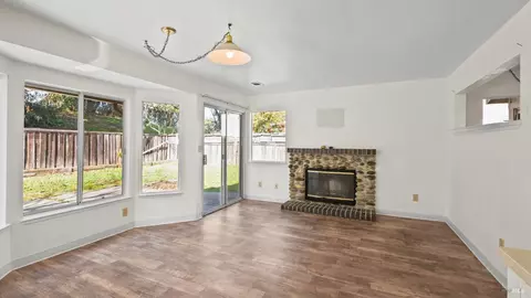 Living - 157 James River Rd, Vallejo, CA 94591 photo 5 of 5
