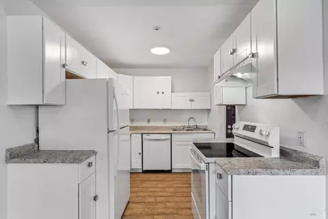 1370 Townview Ave #305, Santa Rosa, CA 95405