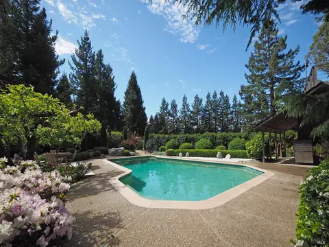 626 Gold Ridge Rd, Sebastopol, CA 95472